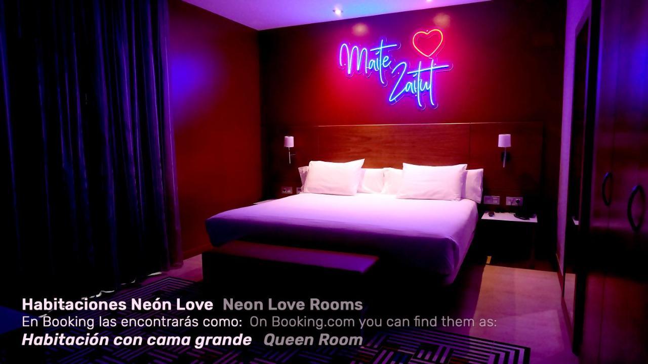 Zimmer Neon Love
