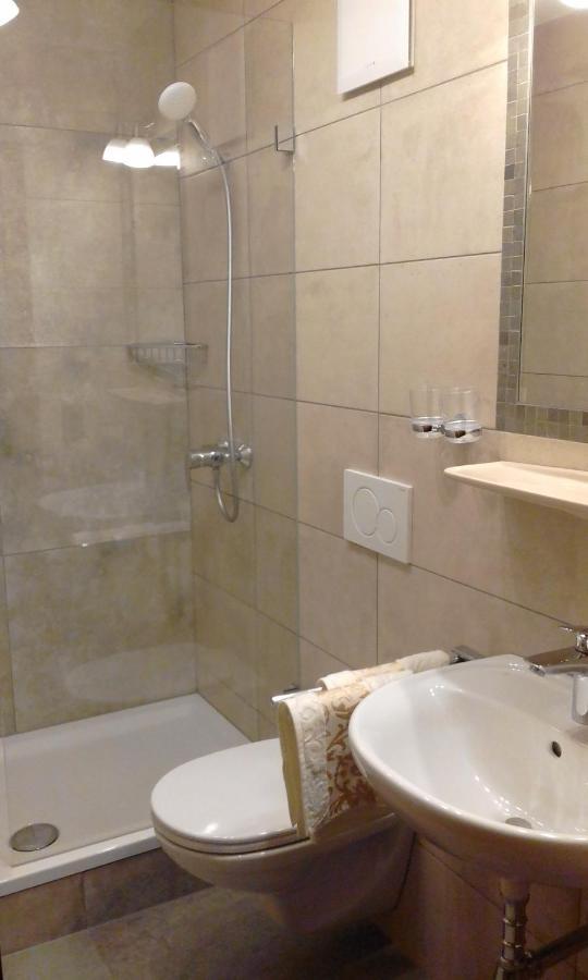 One-Bedroom Apartment,1175400715:JPEG
