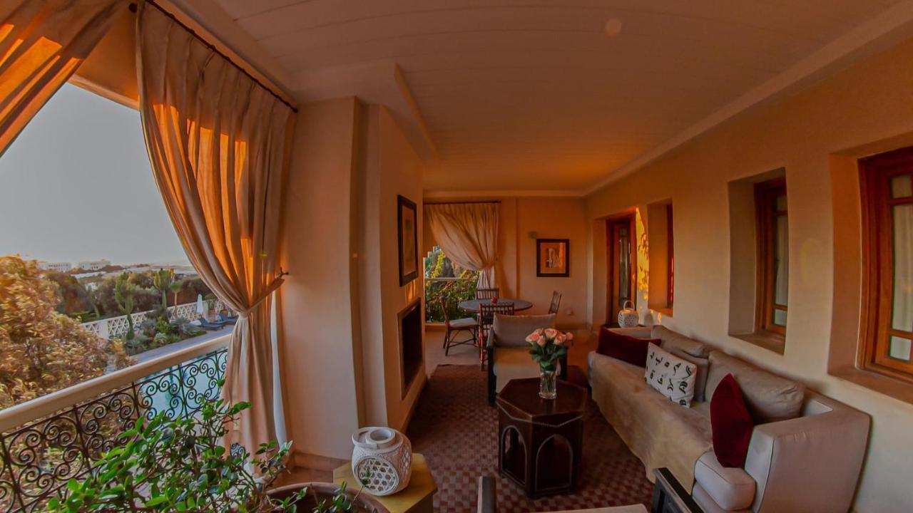 Executive Junior Suite fire place Loggia