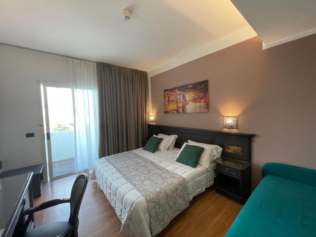 Classic Triple Room Balcony,1253268547:JPEG