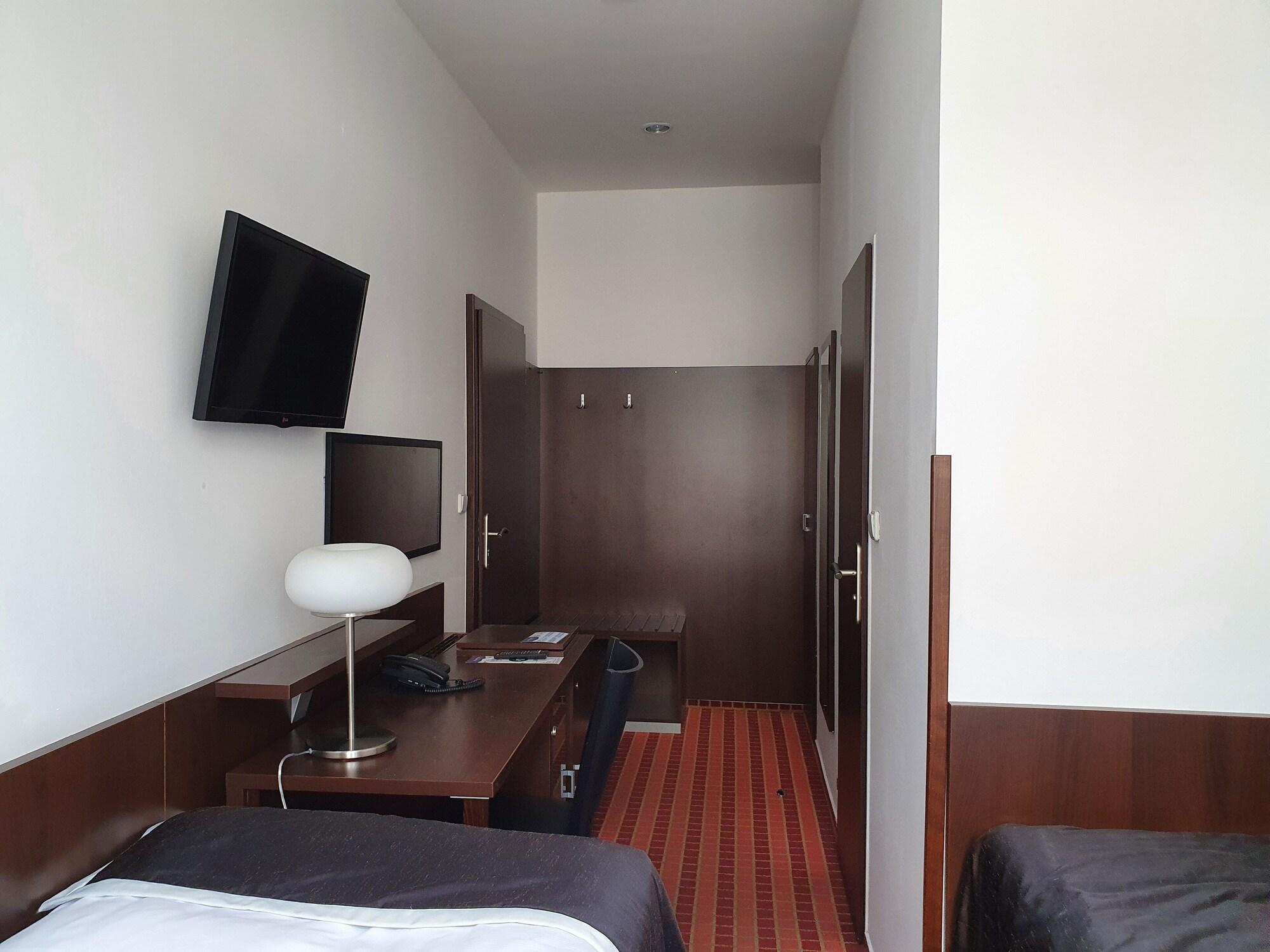 Kleines Doppel-/Zweibettzimmer