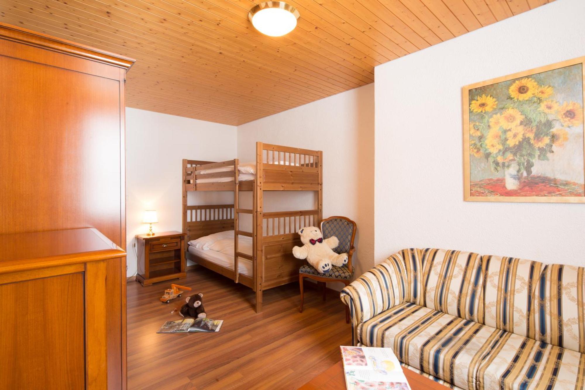 Family Suite (2 Adults + 2 Children),1275273229:JPEG