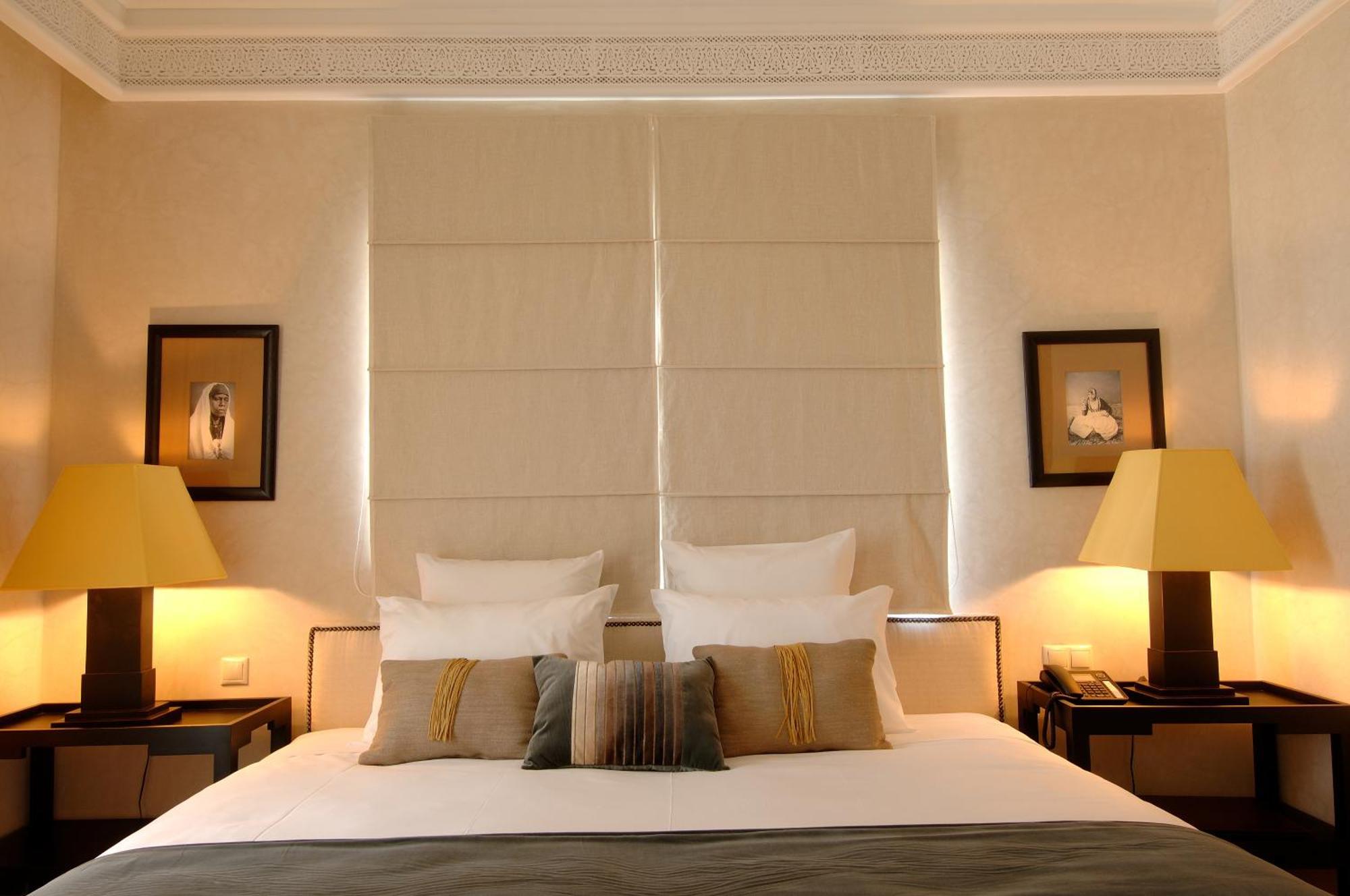 De Luxe Room Side Sea View