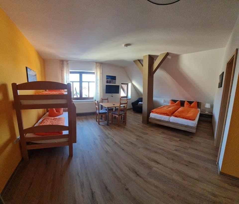 Doppel-/Zweibettzimmer mit Zustellbett