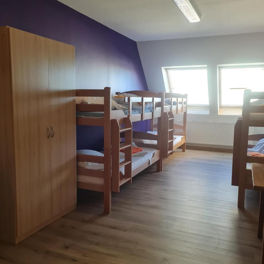Vierbettzimmer mit Gemeinschaftsbad