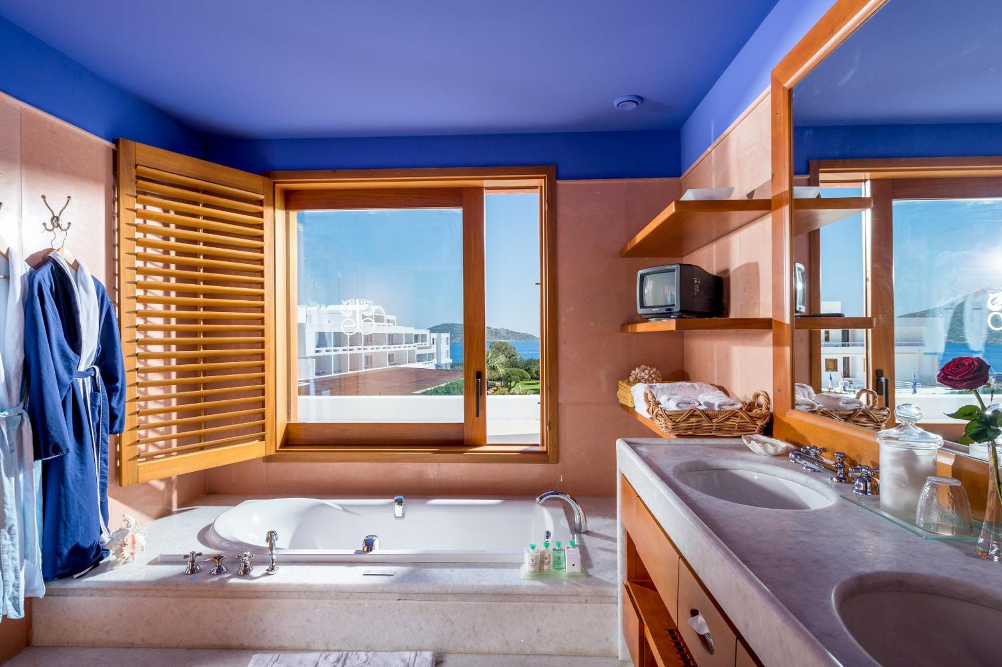 Luxury Hotel or Bungalow Suite Sea View