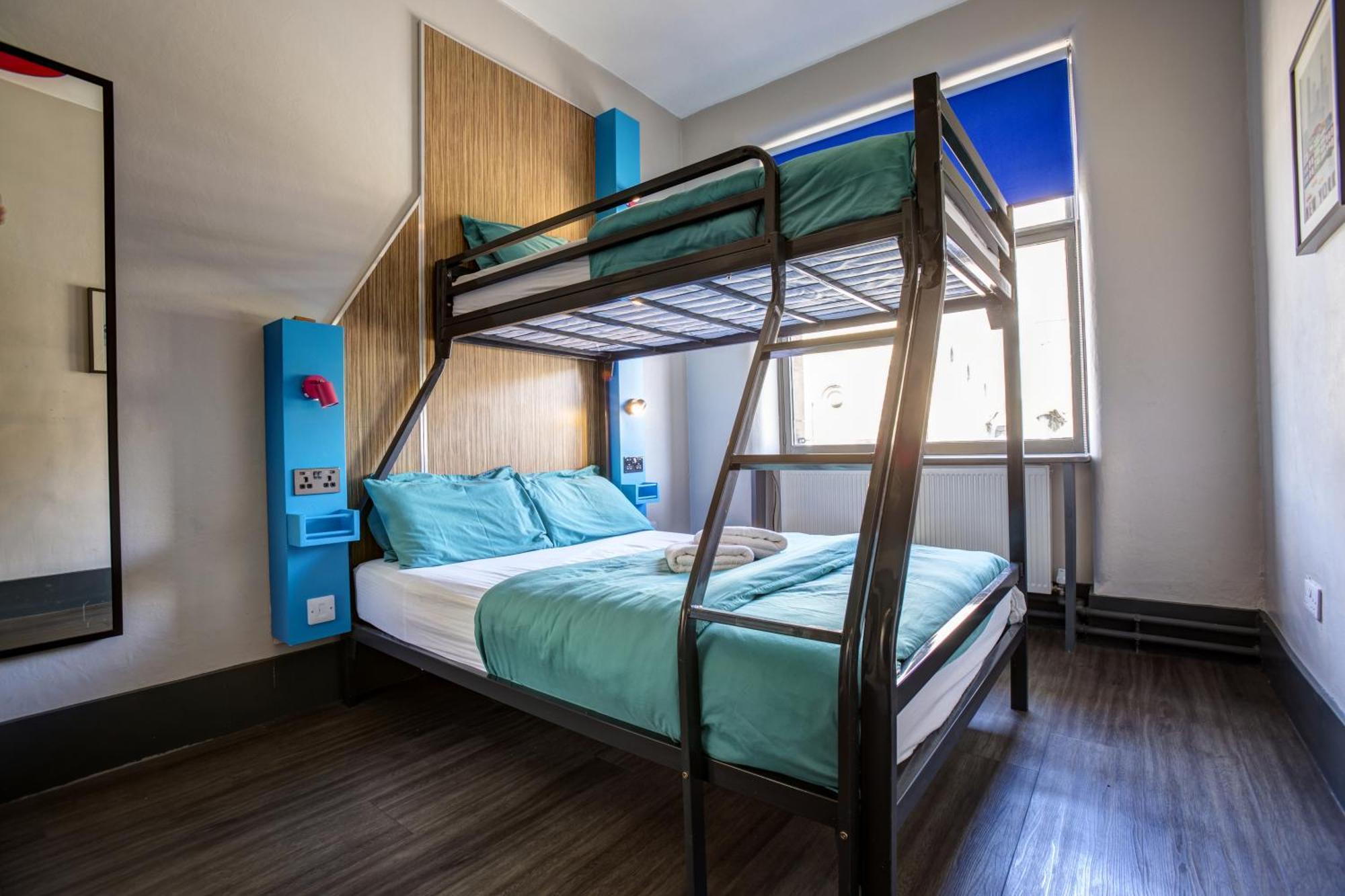 Doppel-/Zweibettzimmer mit Gemeinschaftsbad