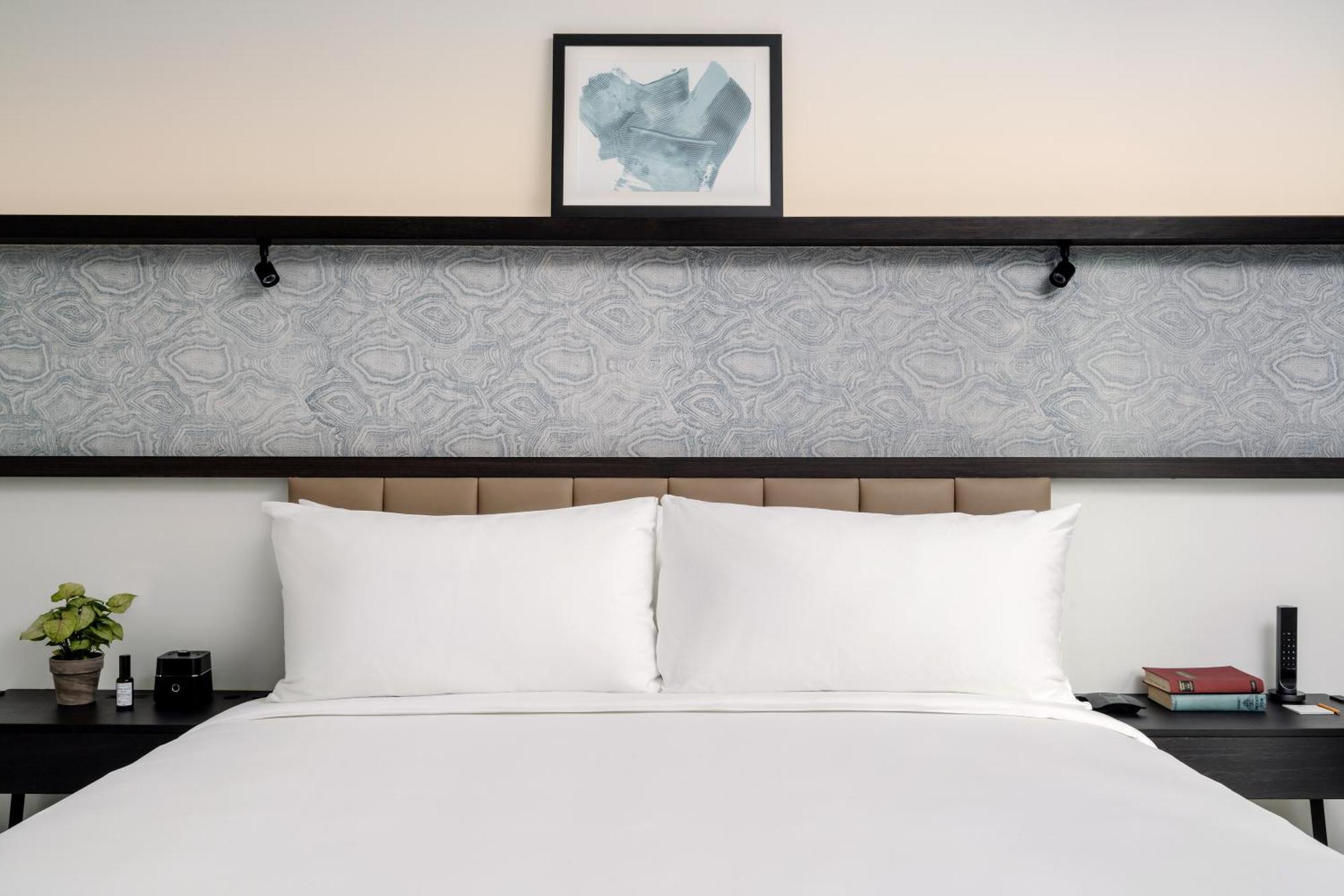 Zimmer mit Kingsize-Bett und Terrasse