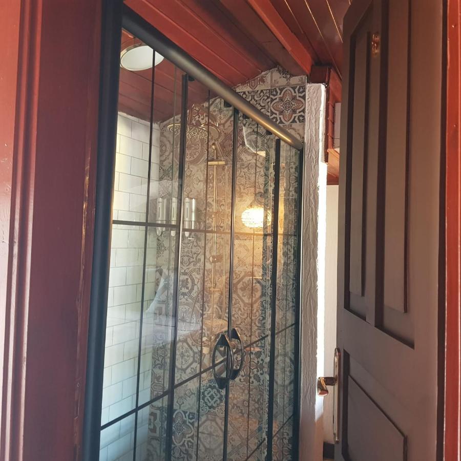 Suite mit Kingsize-Bett und Meerblick