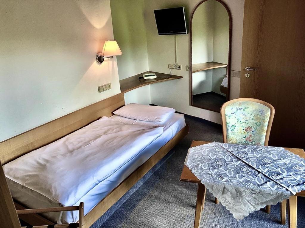Single Room,1588419681:JPEG