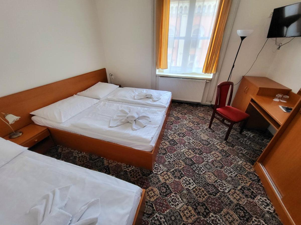 Quadruple Room,1433866264:JPEG