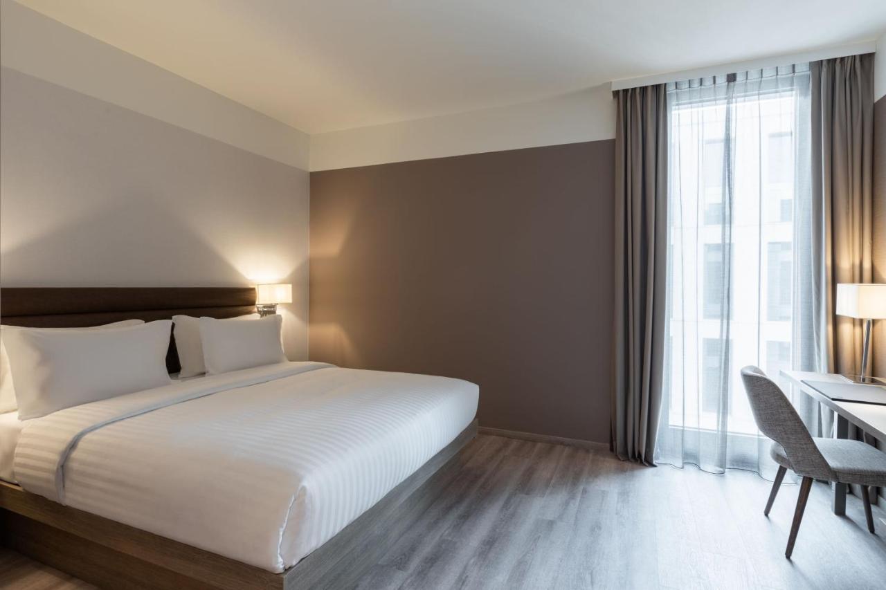 Zimmer mit Kingsize-Bett