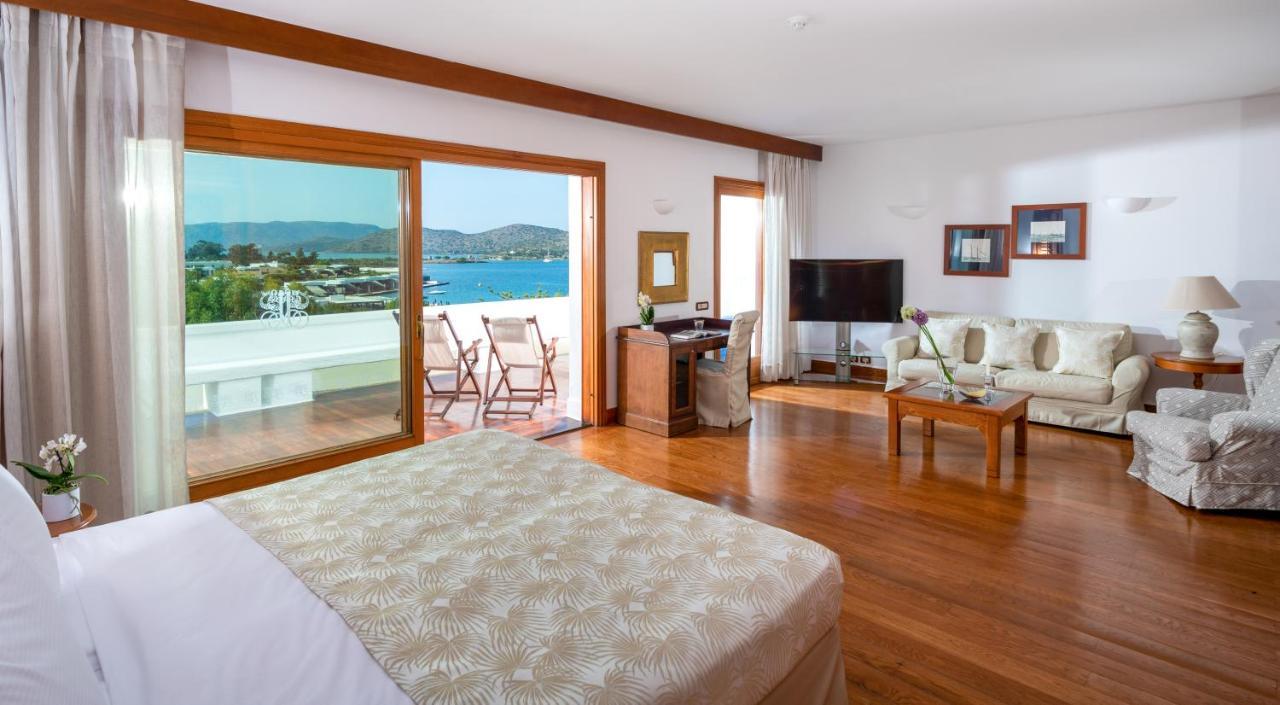 Luxury Hotel or Bungalow Suite Sea View