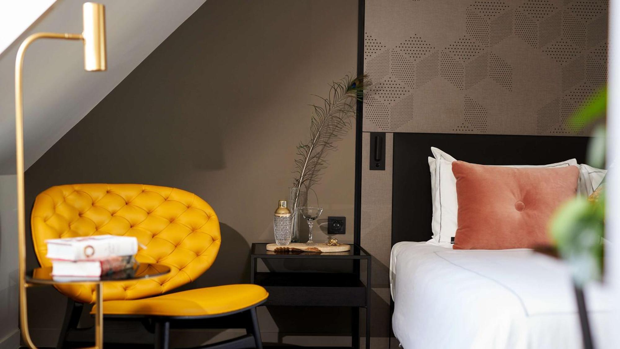 Deluxe Zimmer mit Kingsize-Bett und Gartenblick