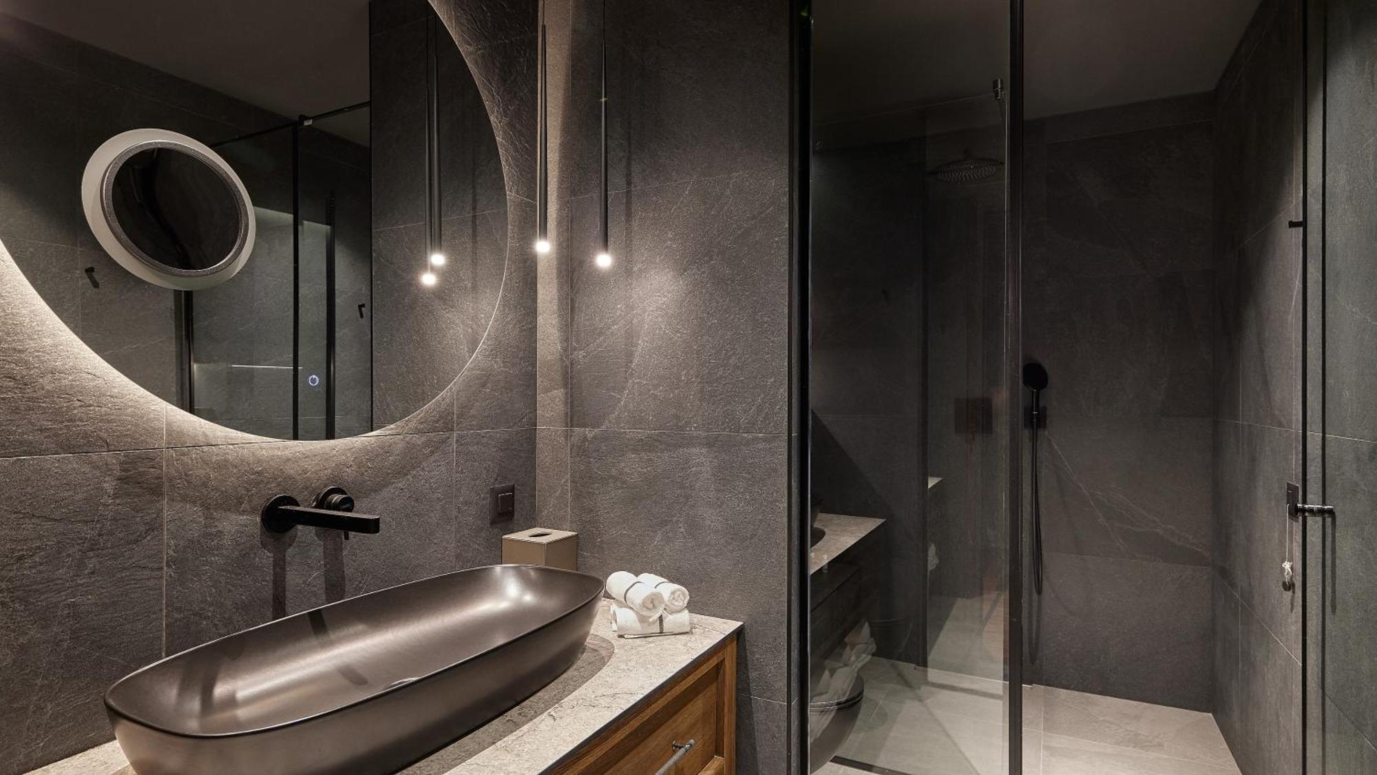 Luxury Suite,1531052365:JPEG