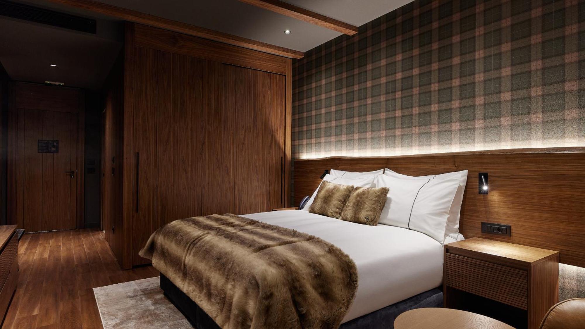 Double Room,1531056676:JPEG