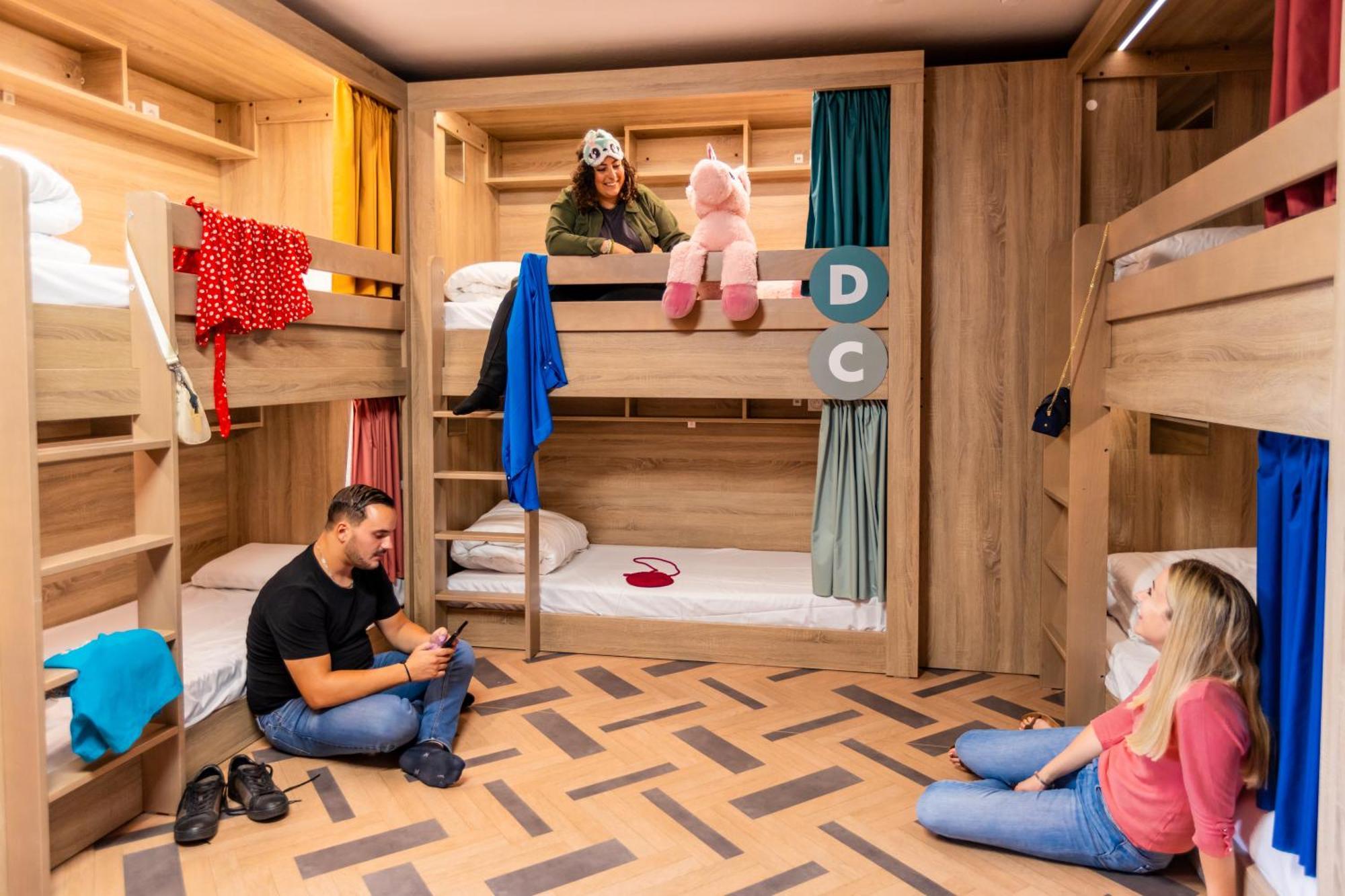 4-Bed Mixed Dormitory Room,1371303854:JPEG