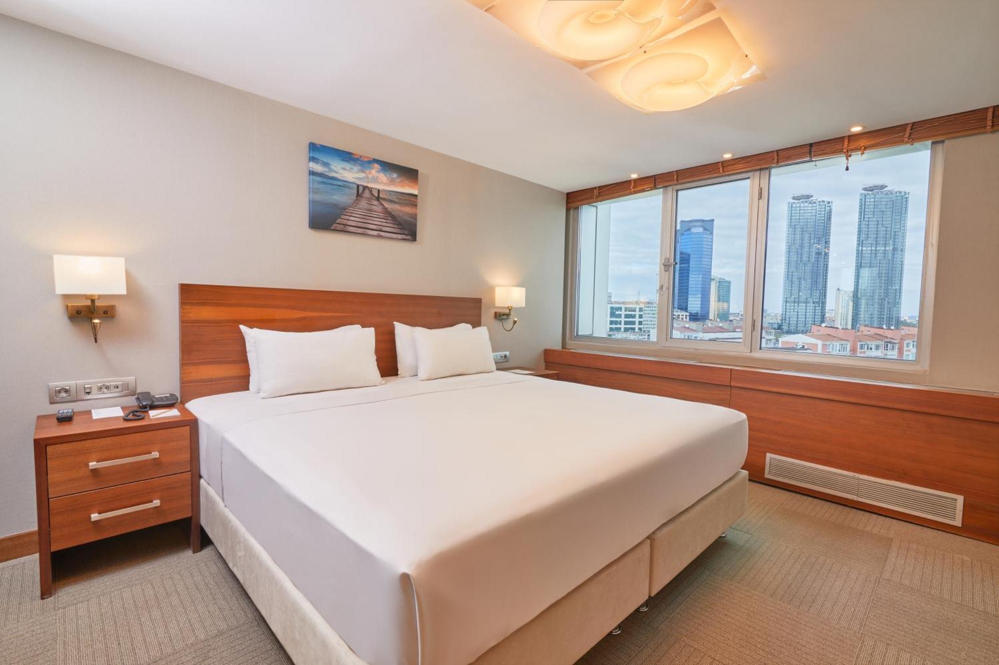 Executive Suite,1588048152:JPEG