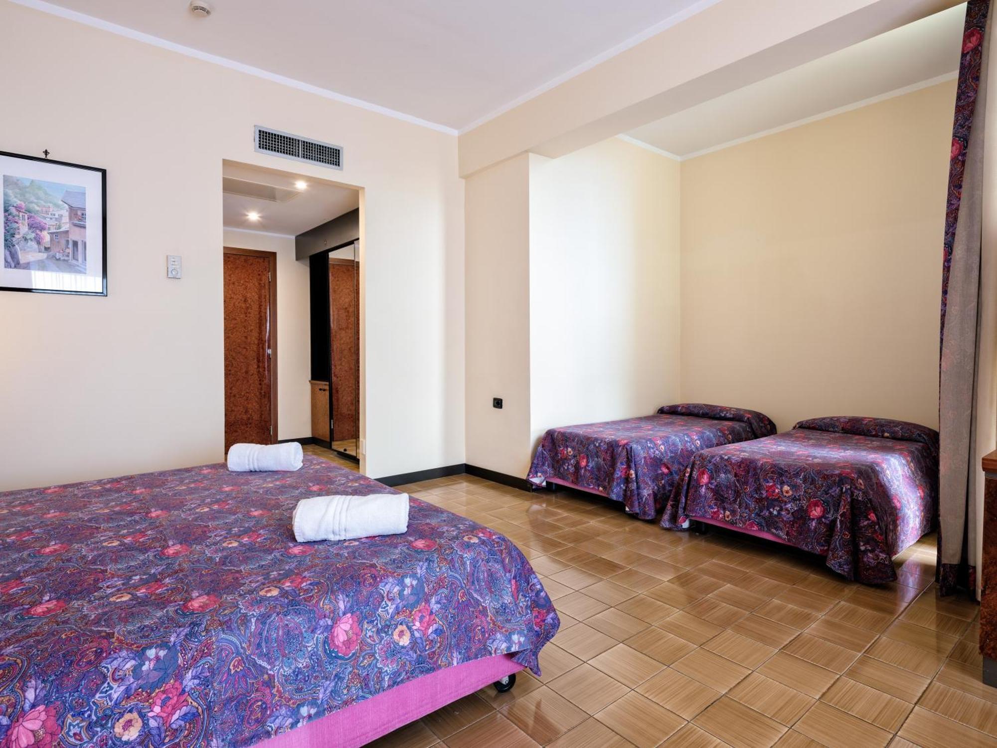 Deluxe Triple Room Balcony