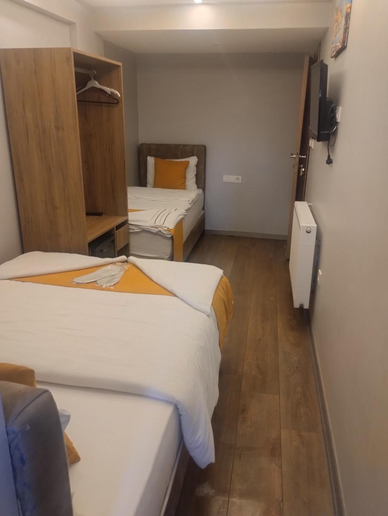 Dreibettzimmer mit Gartenblick