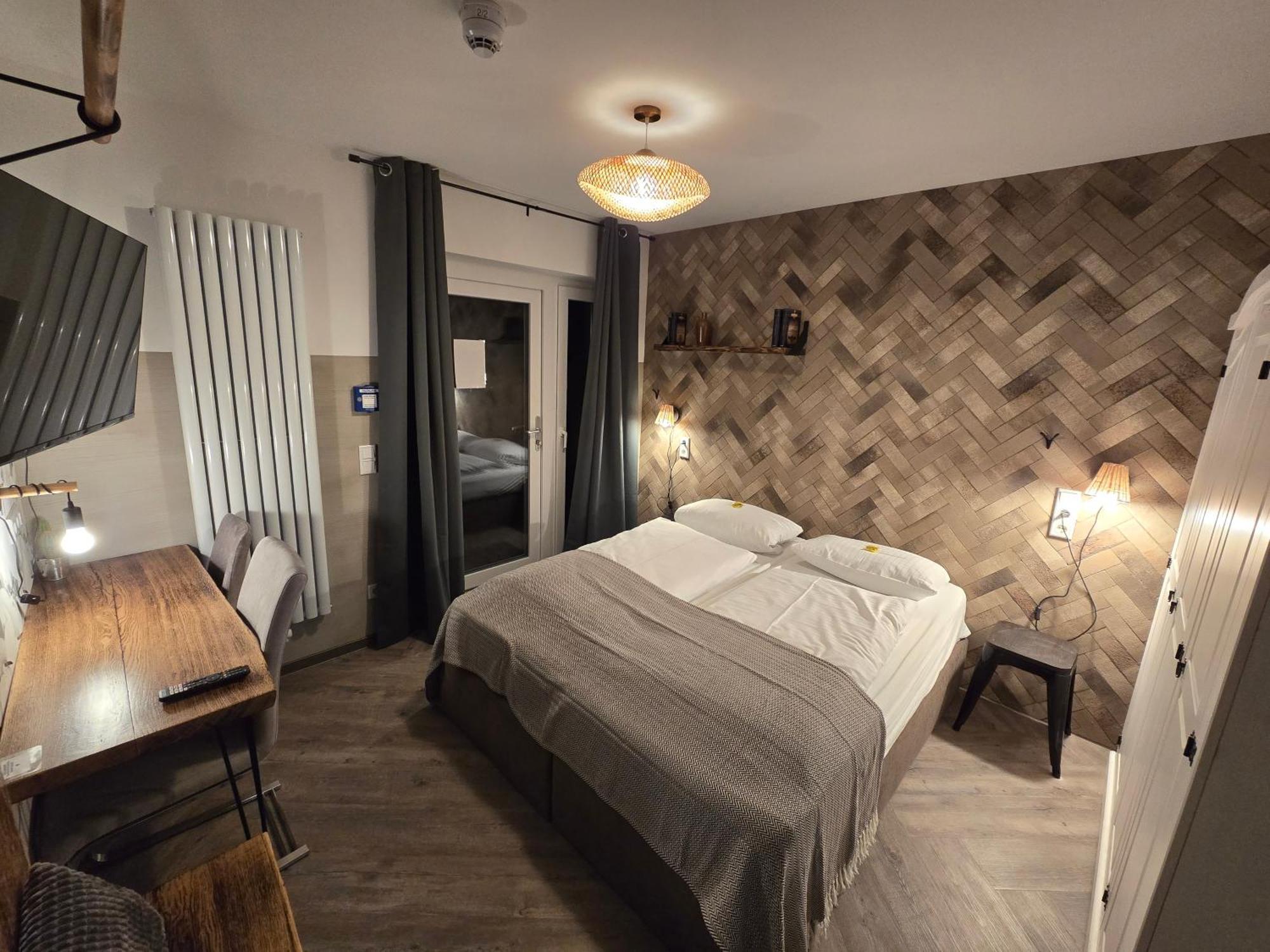 Two-Room Apartment,1635305614:JPEG