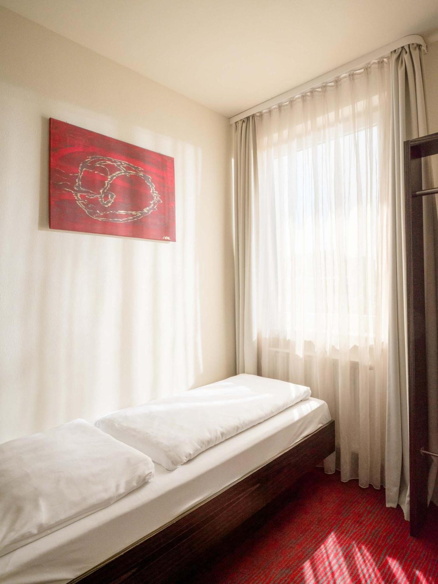 Classic Single Room,1680577082:JPEG