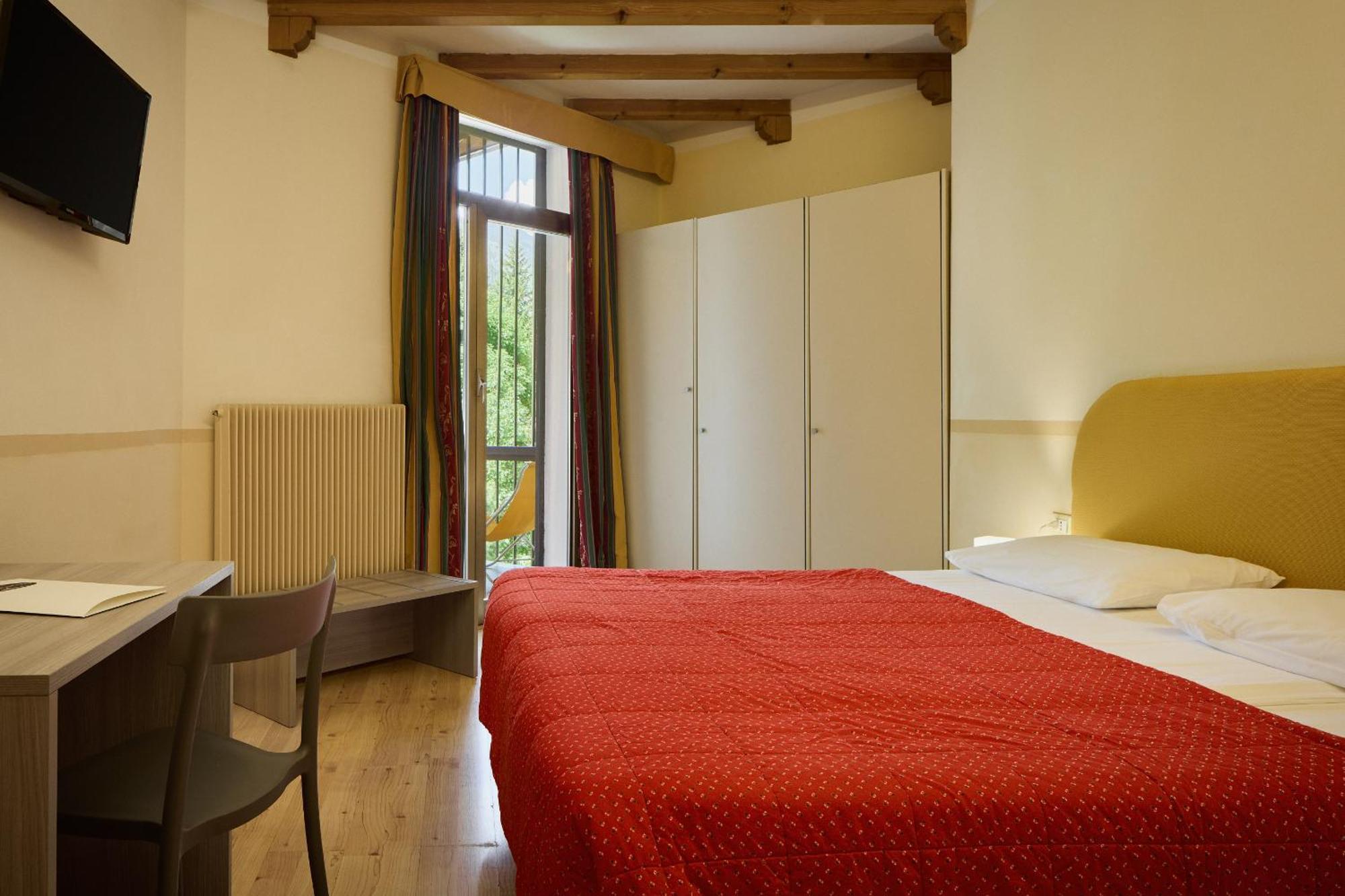 Doppel- oder Zweibettzimmer
