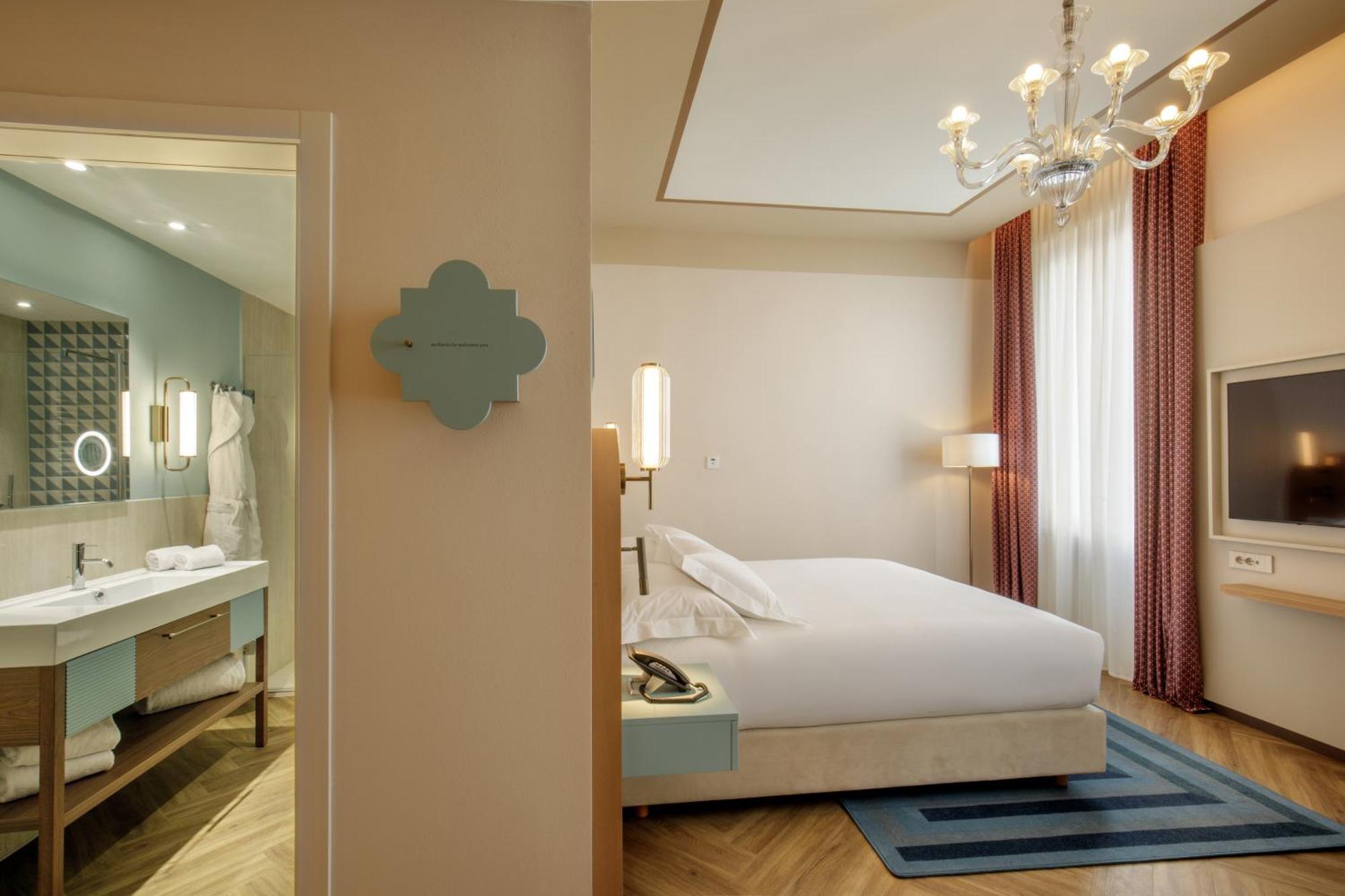 Zimmer mit Kingsize Bett