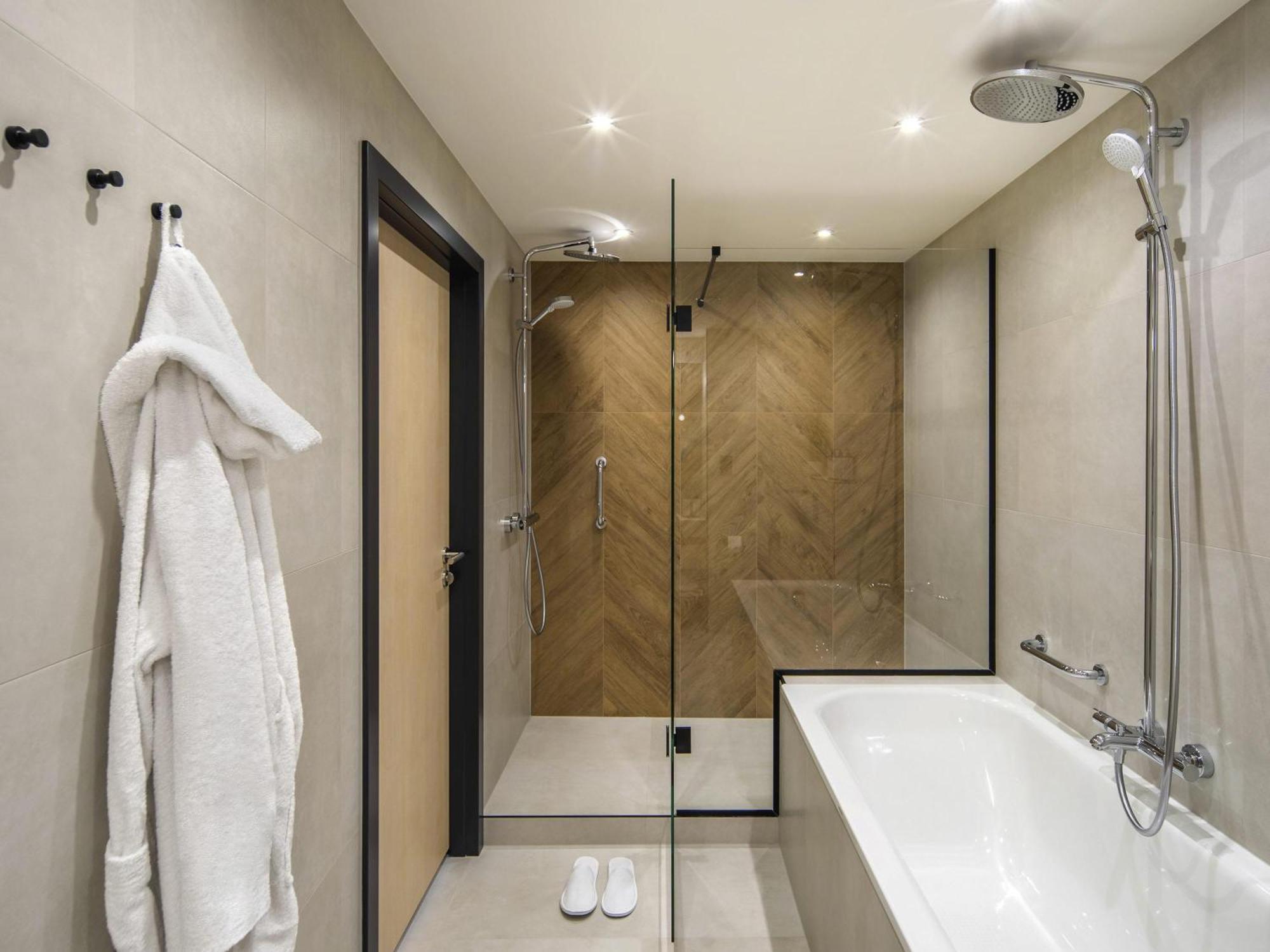 Junior Suite with One Double Bed and Sitting Area,1718514469:JPEG