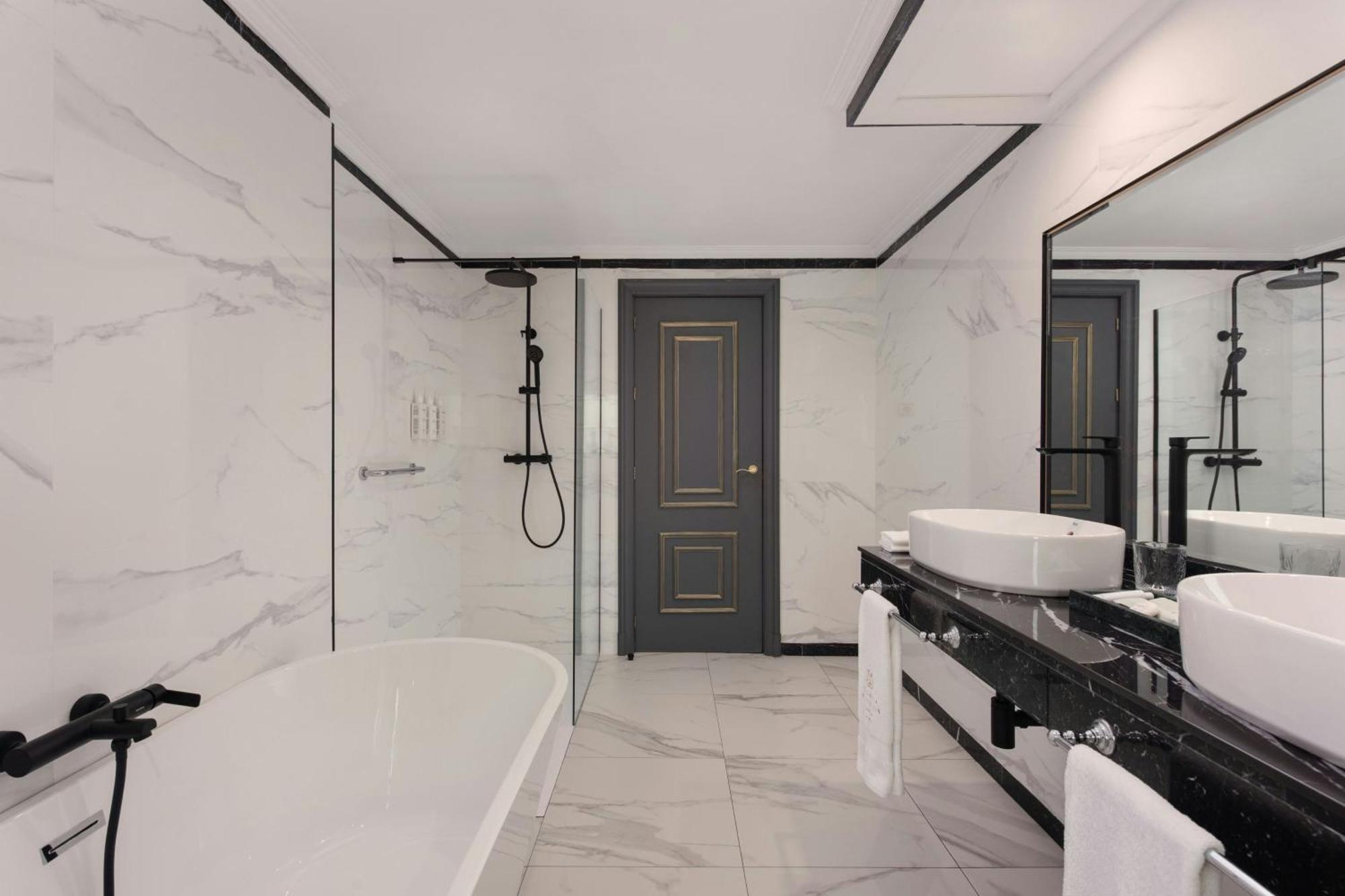 Junior Suite Tiffany mit 1 Schlafzimmer mit 1 Kingsize-Bett und Stadtblick