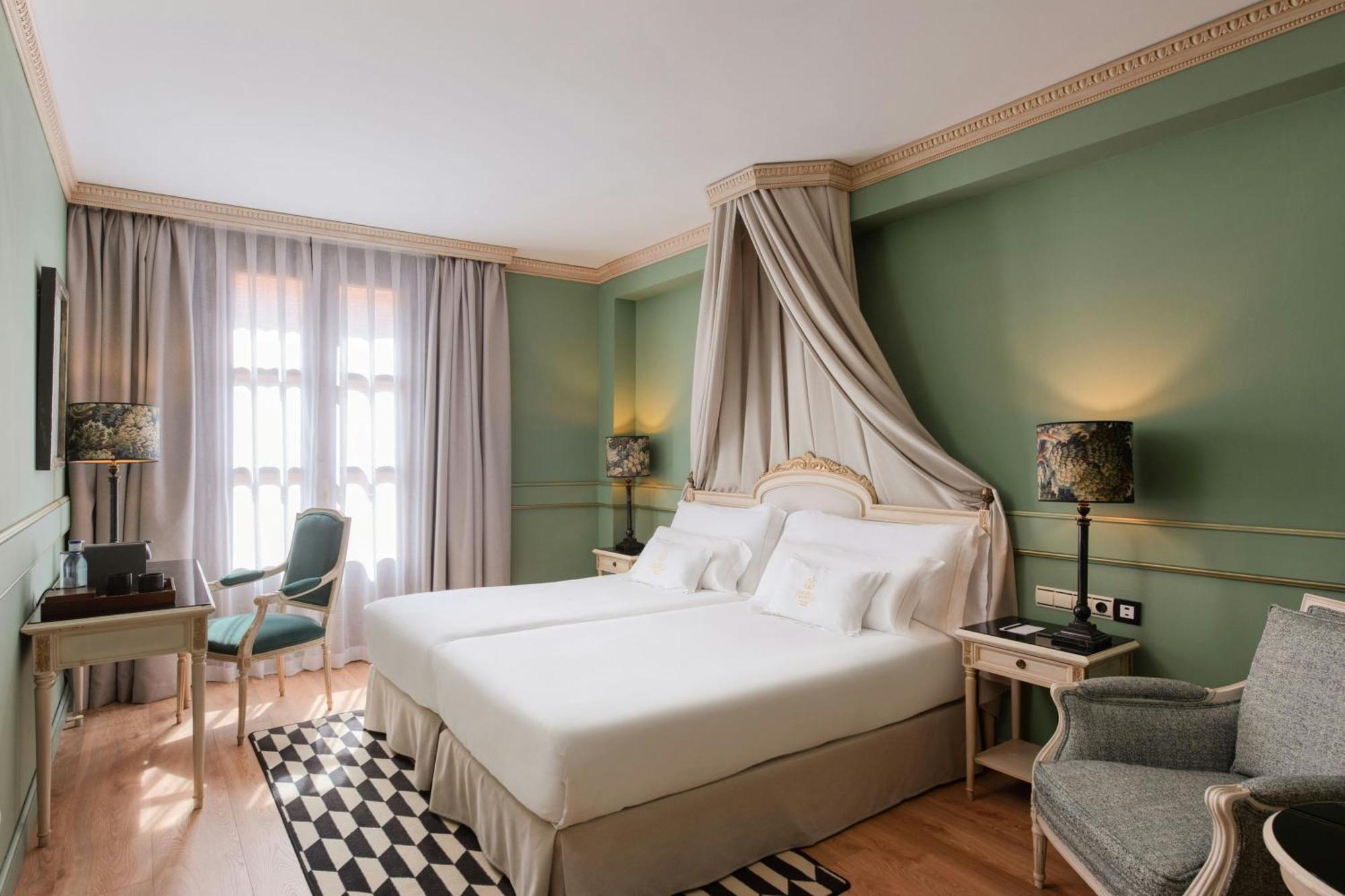 Superior Zimmer mit Kingsize-Bett