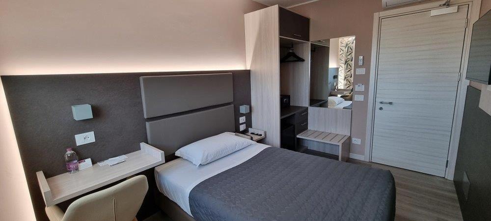 Deluxe Single Room,1758275446:JPEG