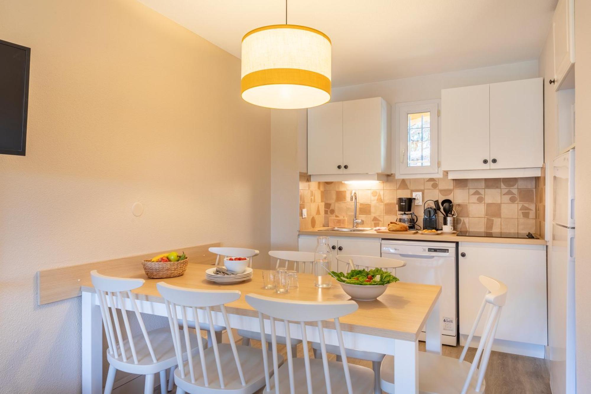 Superior Apartment mit 1 Schlafzimmer, Schlafnische, Klimaanlage und Terrasse oder Balkon (6 Personen) – mit Gartenblick