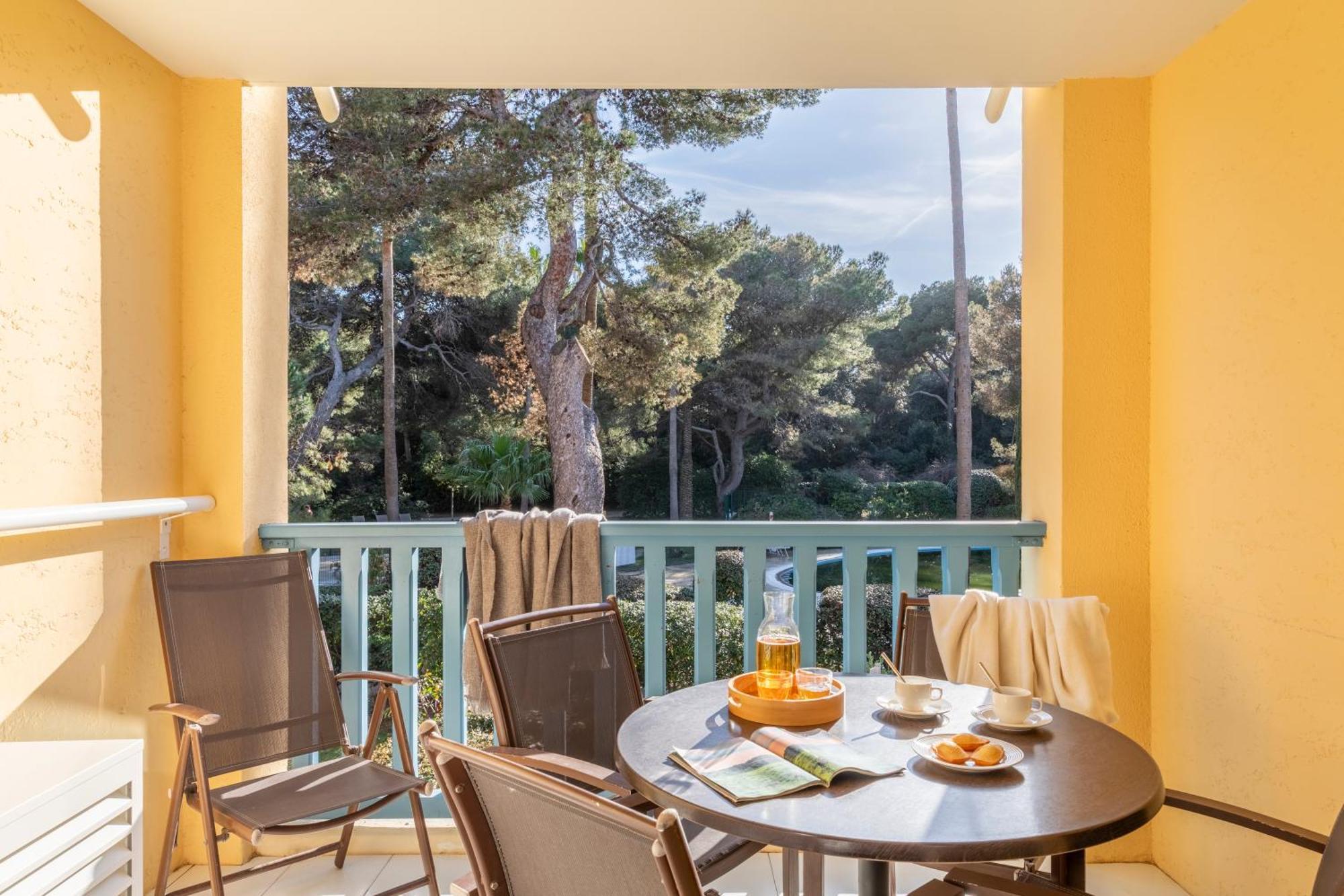 Superior Apartment mit 1 Schlafzimmer, Klimaanlage, Terrasse oder Balkon (4 Personen) – Gartenblick
