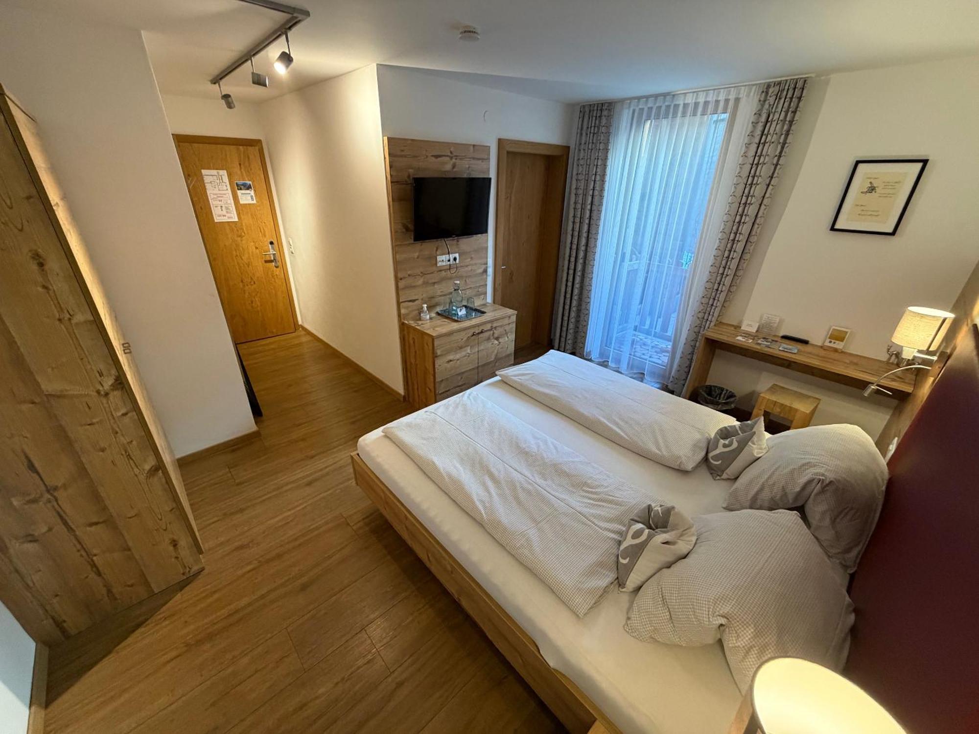 Doppelzimmer mit Balkon