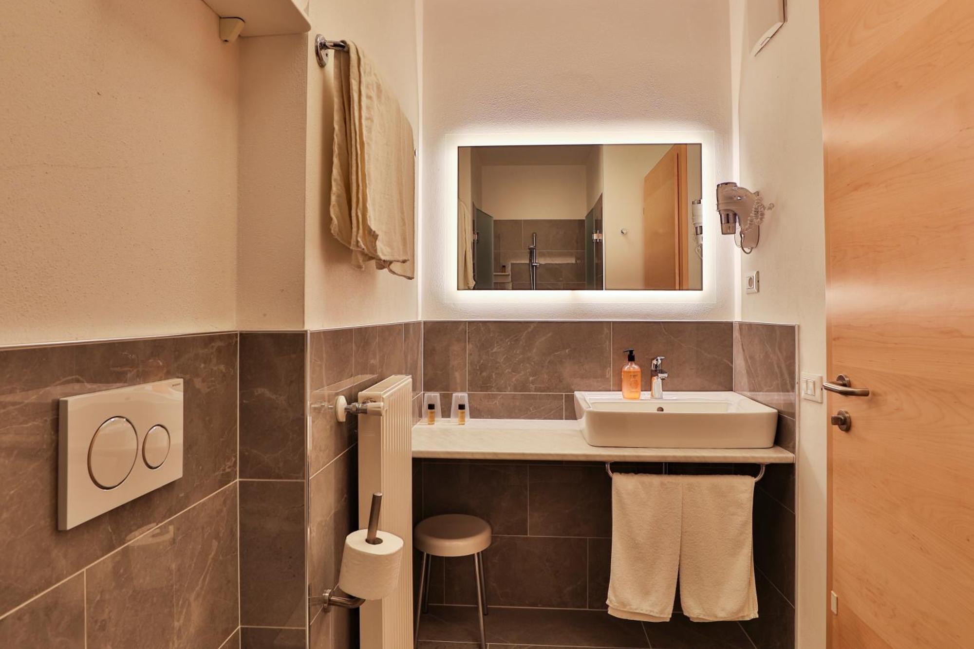 Doppelzimmer mit Poolblick