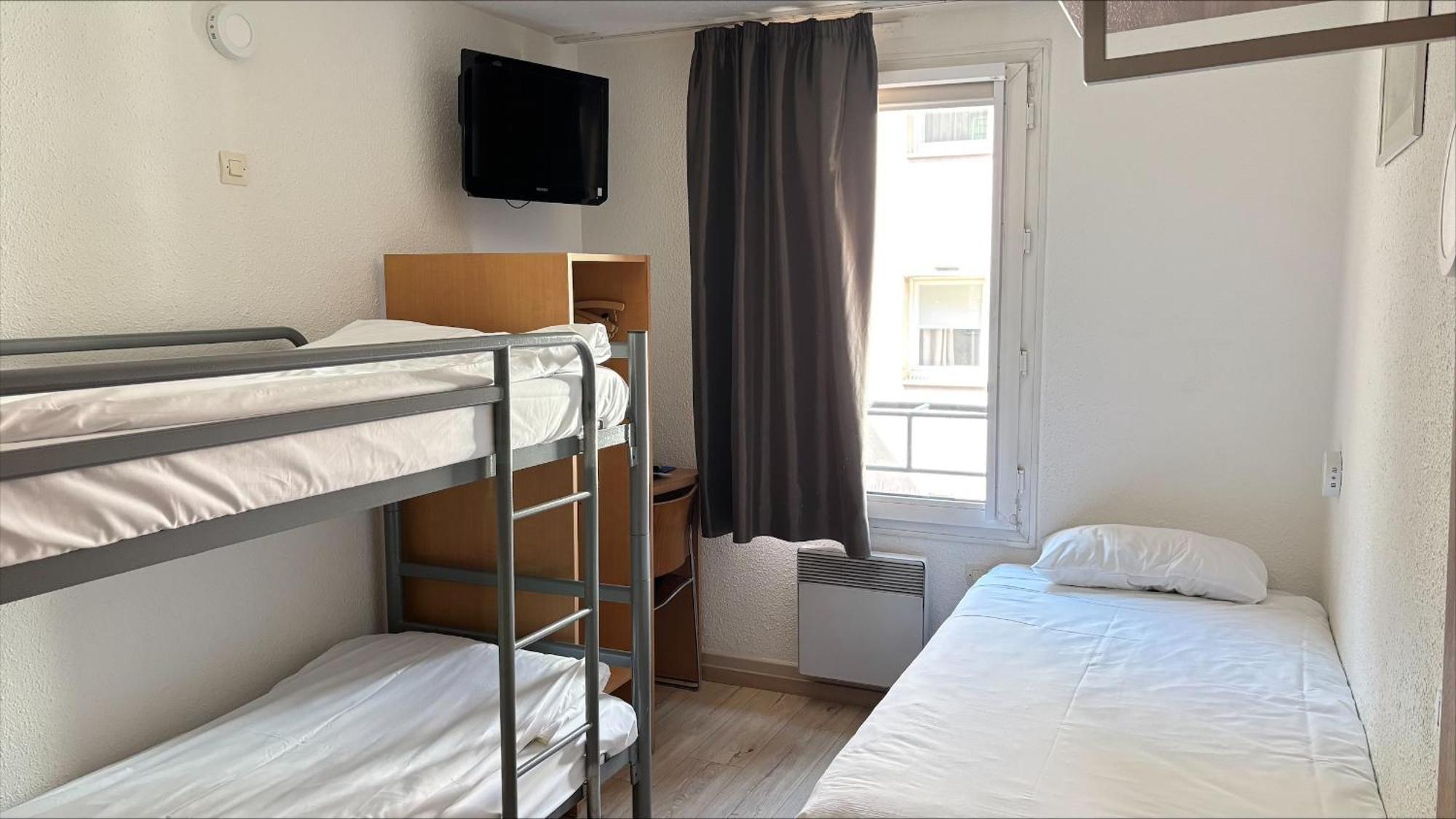 Triple Room 1 Single Bed 2 Bunk Beds