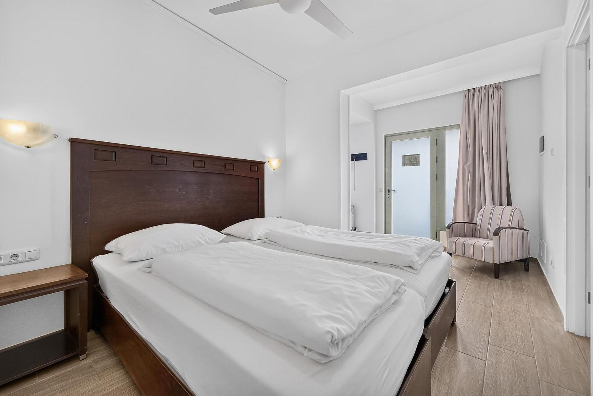 One-Bedroom Deluxe Apartment
