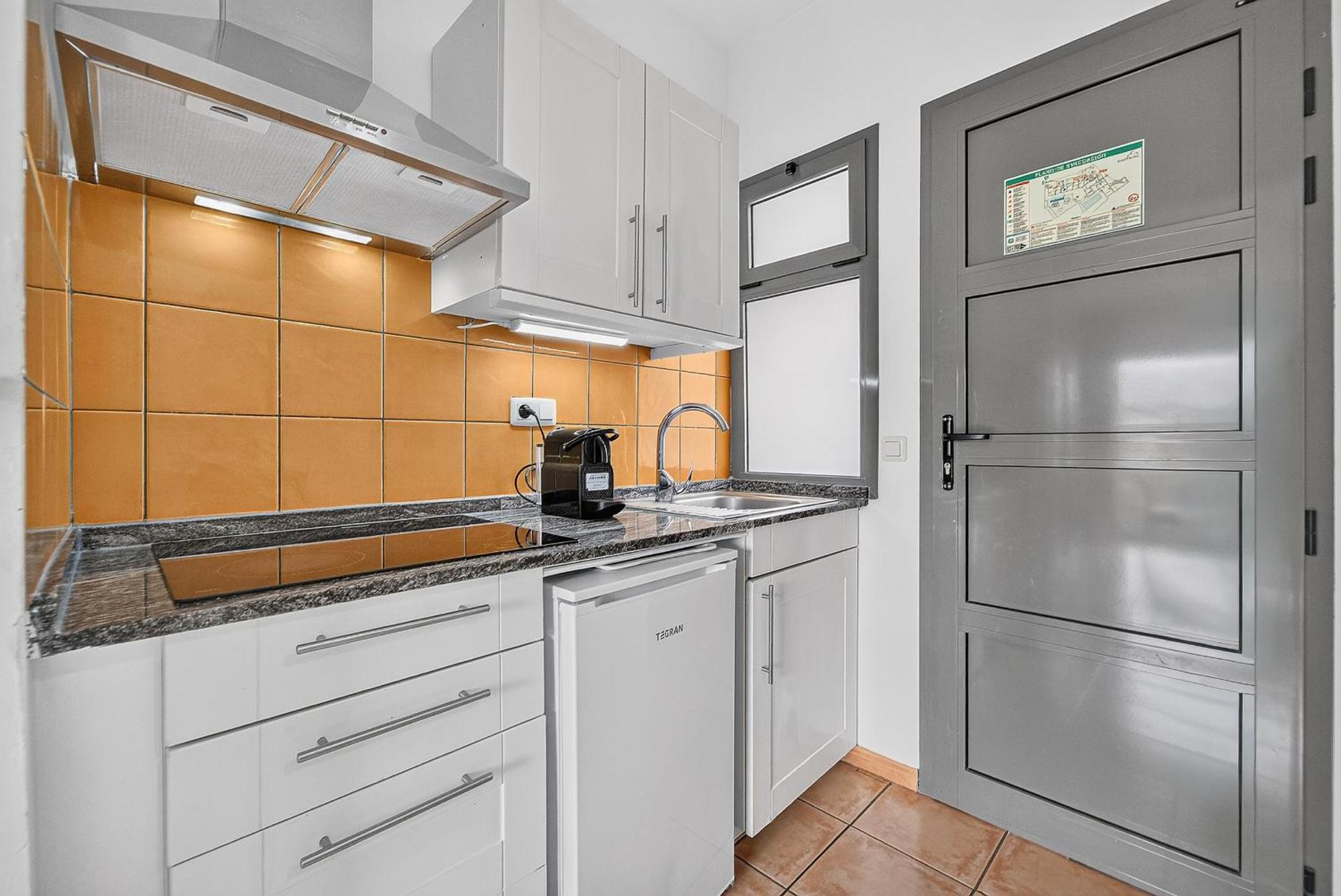 Deluxe One-Bedroom Apartment