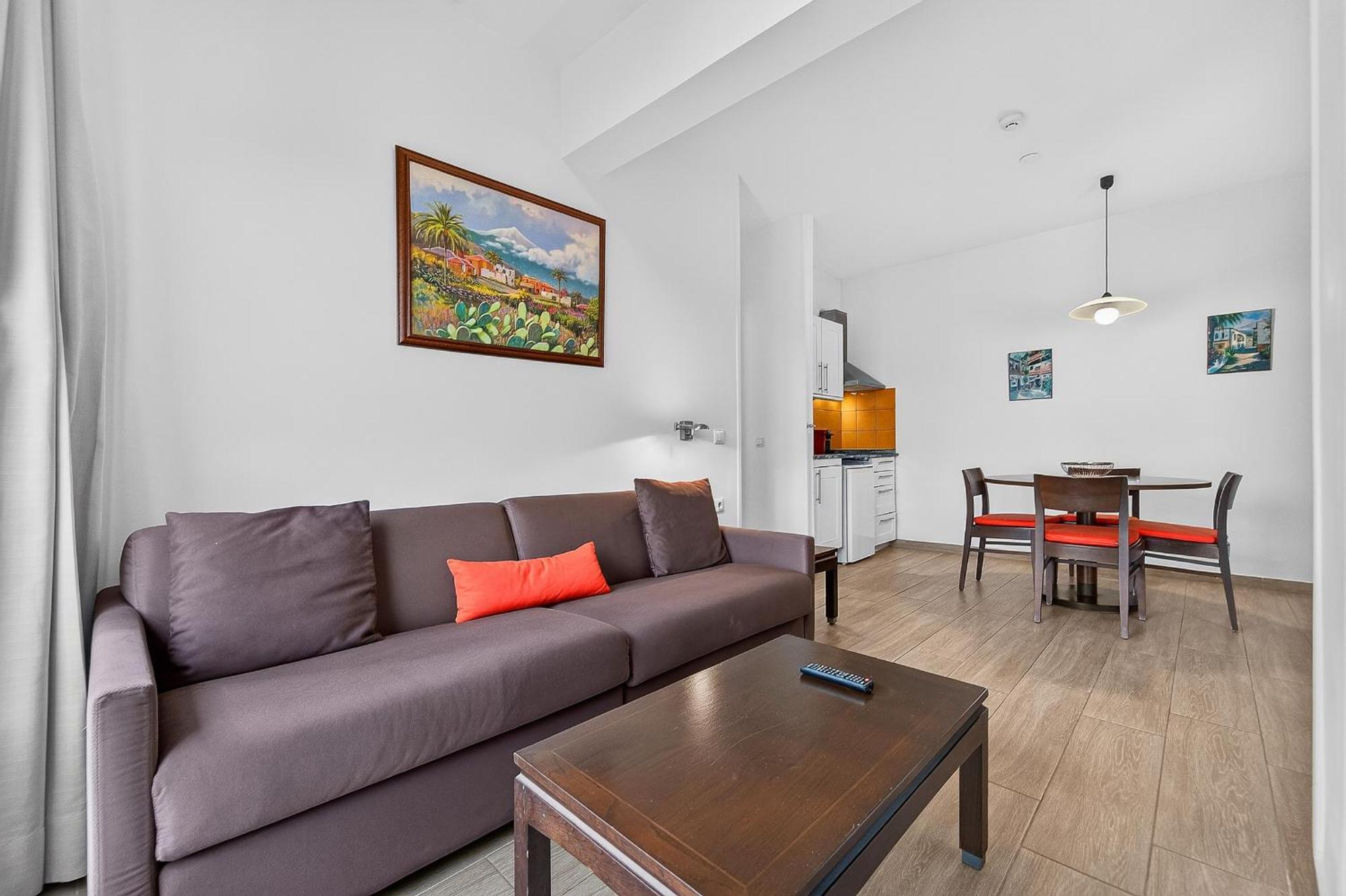 One-Bedroom Deluxe Apartment
