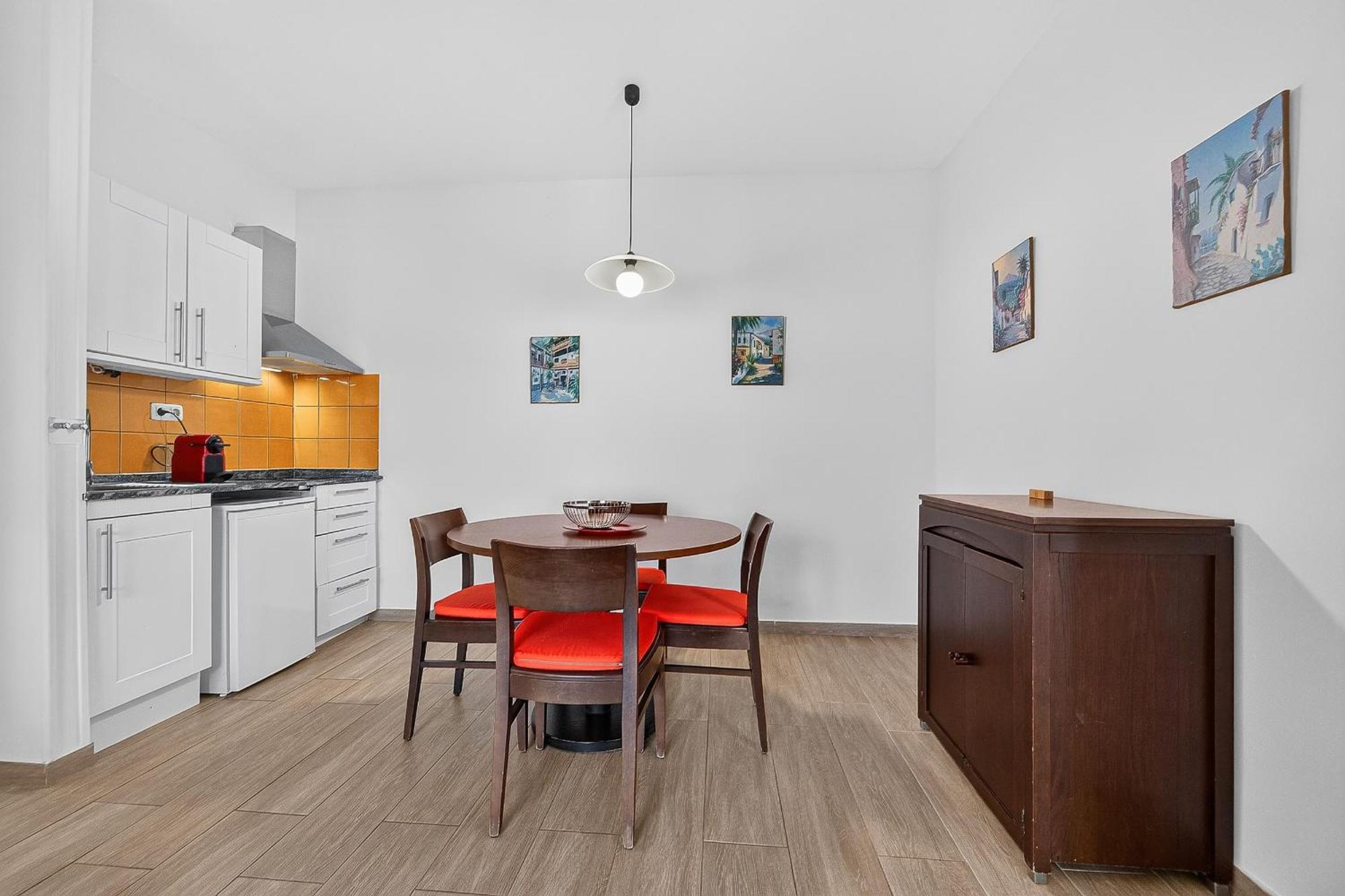 One-Bedroom Deluxe Apartment
