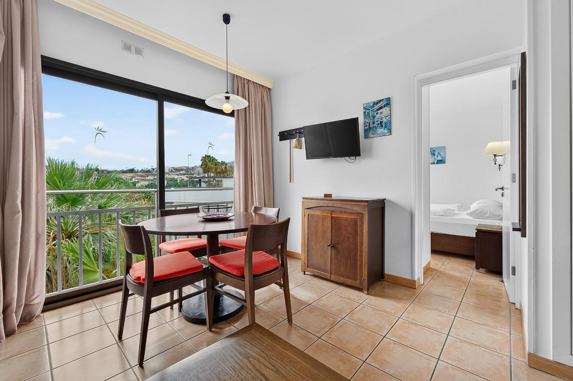 Deluxe One-Bedroom Apartment