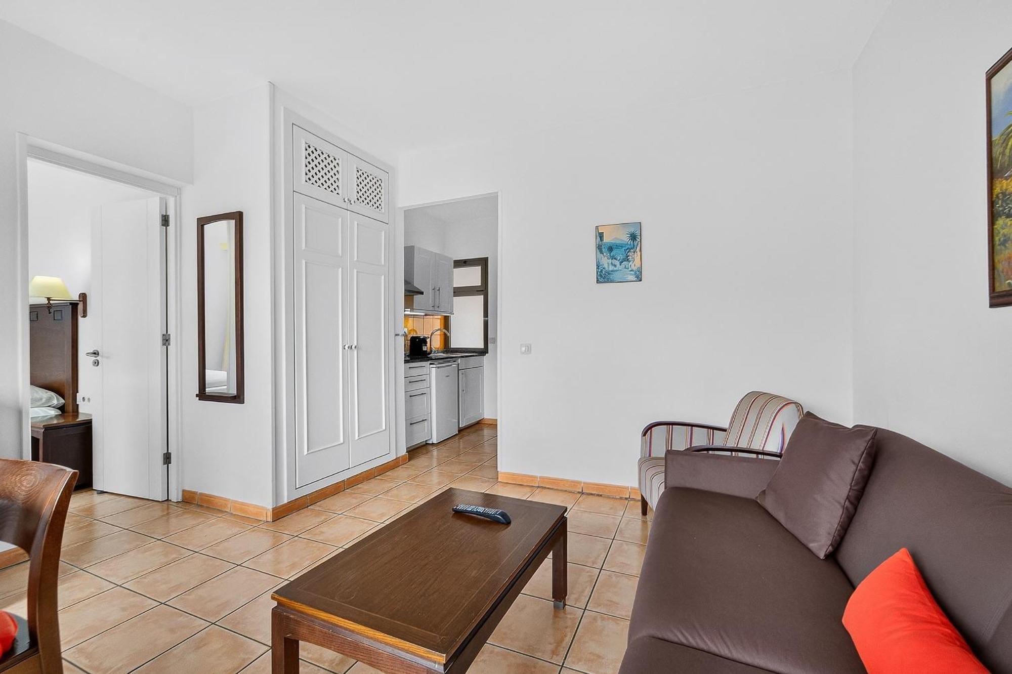 Deluxe One-Bedroom Apartment