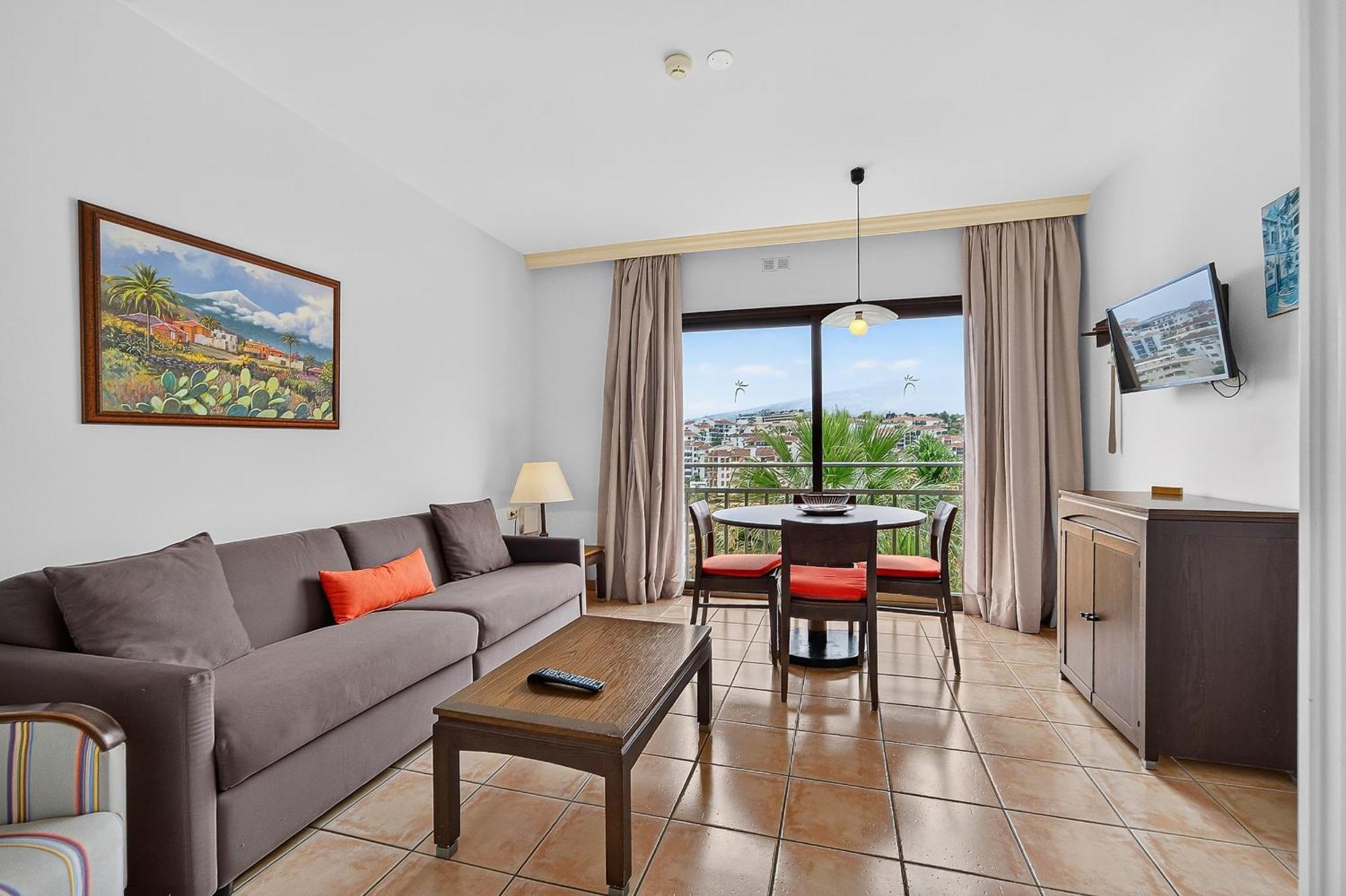 Deluxe One-Bedroom Apartment