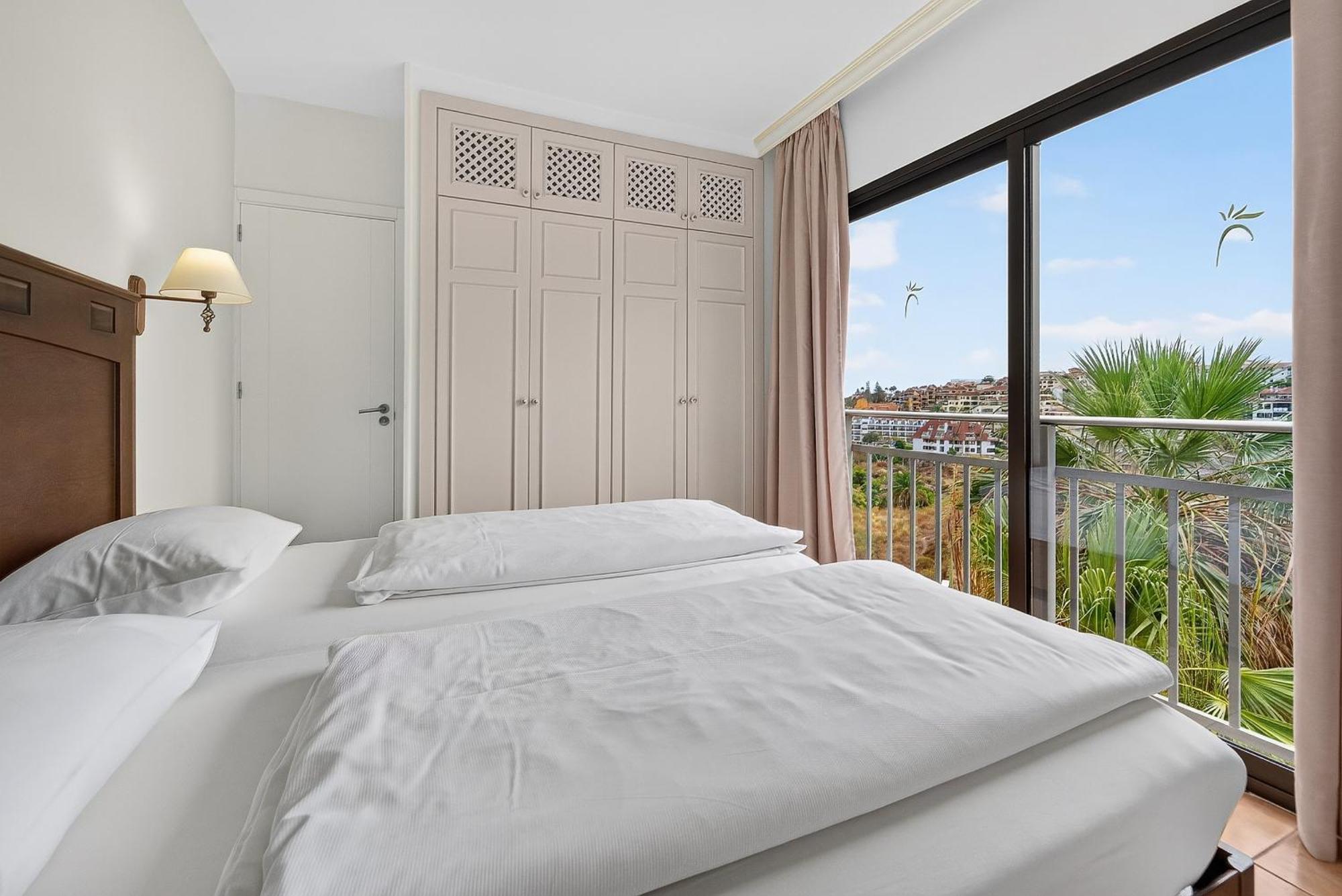 Deluxe One-Bedroom Apartment