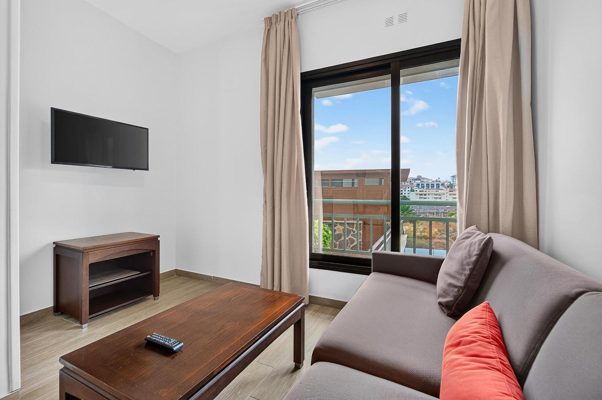 One-Bedroom Deluxe Apartment