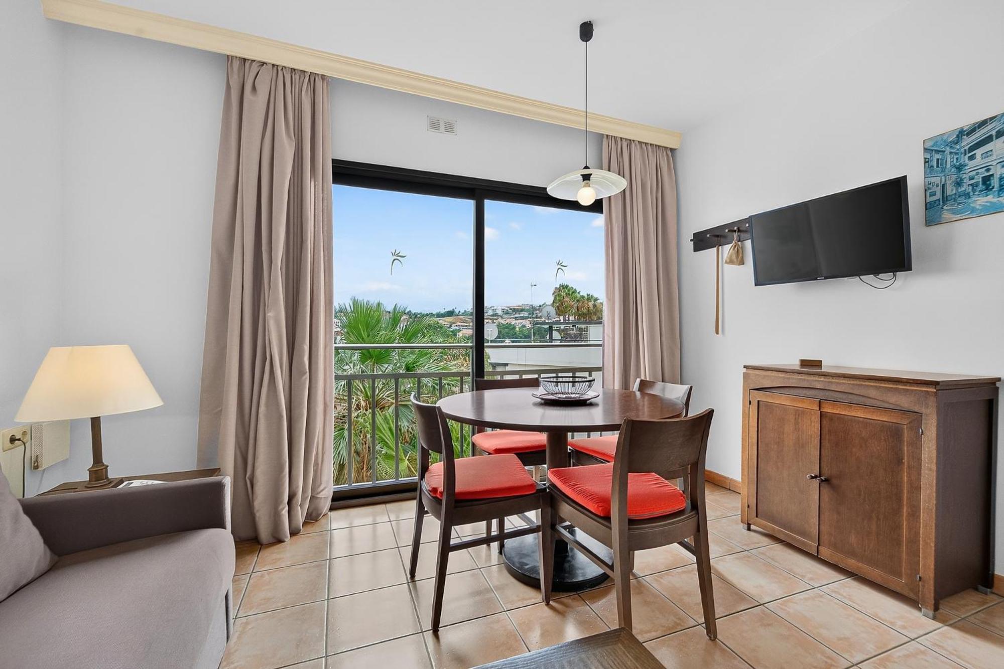 Deluxe One-Bedroom Apartment