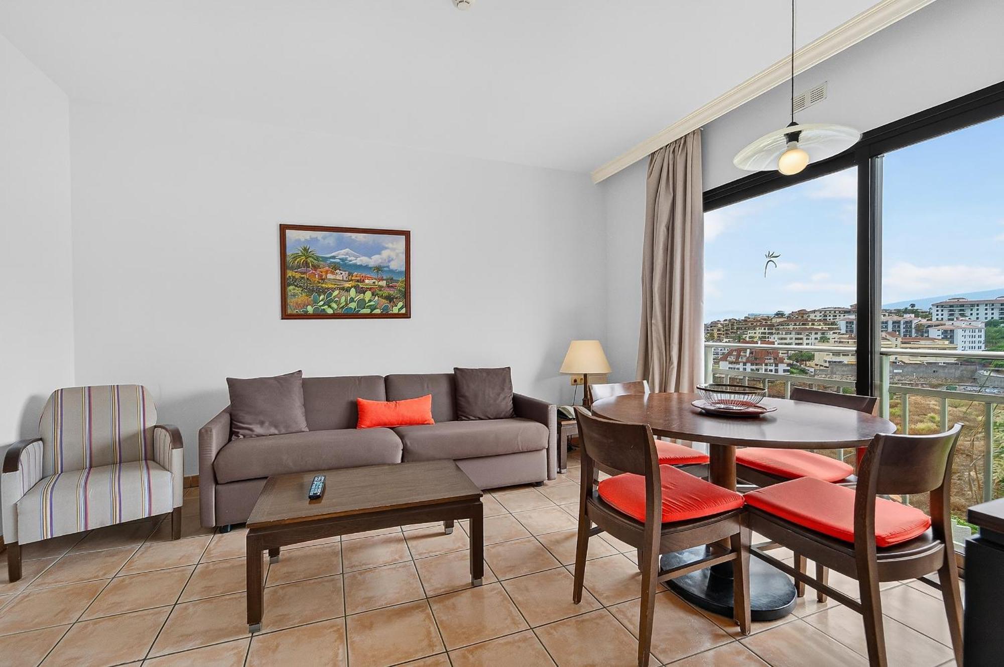 Deluxe One-Bedroom Apartment