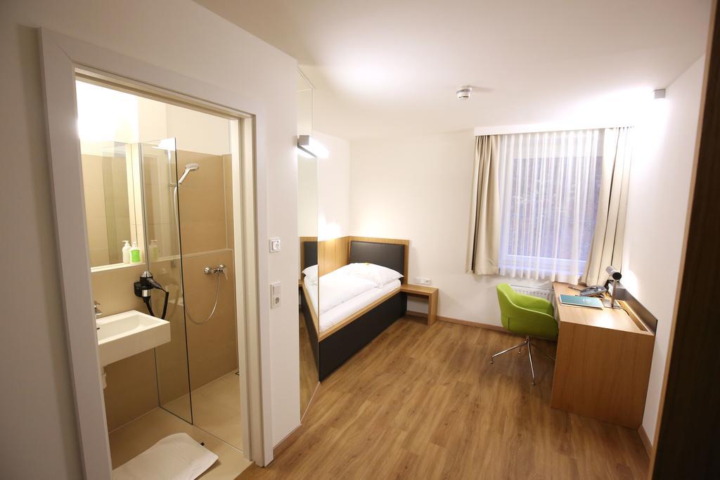 Single Room,183090600:JPEG