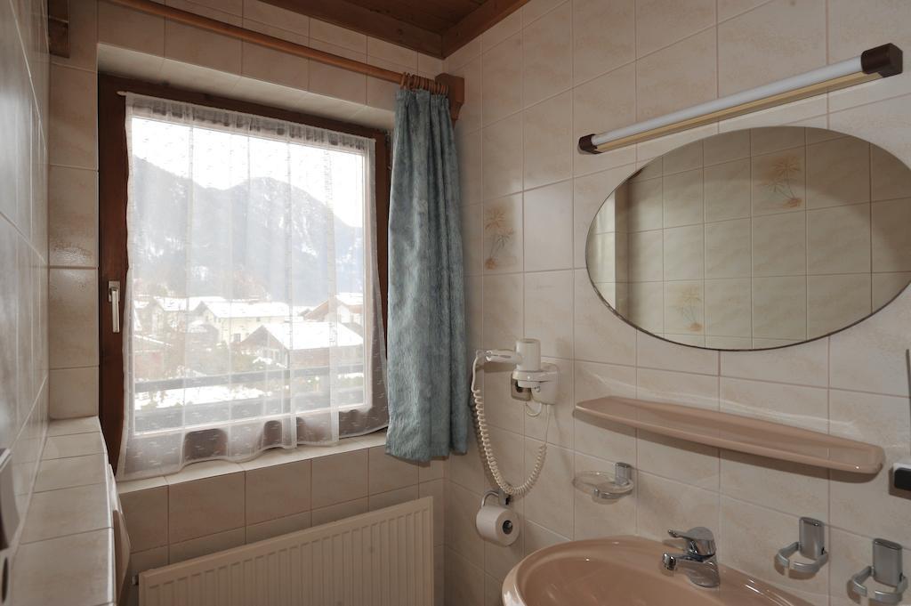 Vierbettzimmer mit Balkon